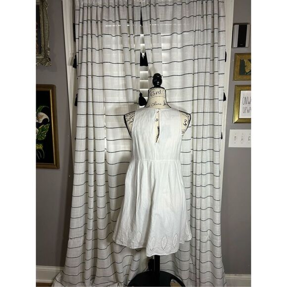 Old Navy Eyelet White Dress Size Small - Picture 4 of 4